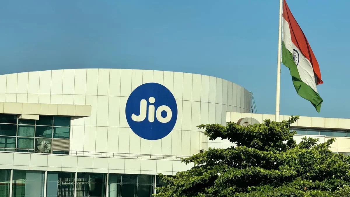 Jio Hiring Graduates in India